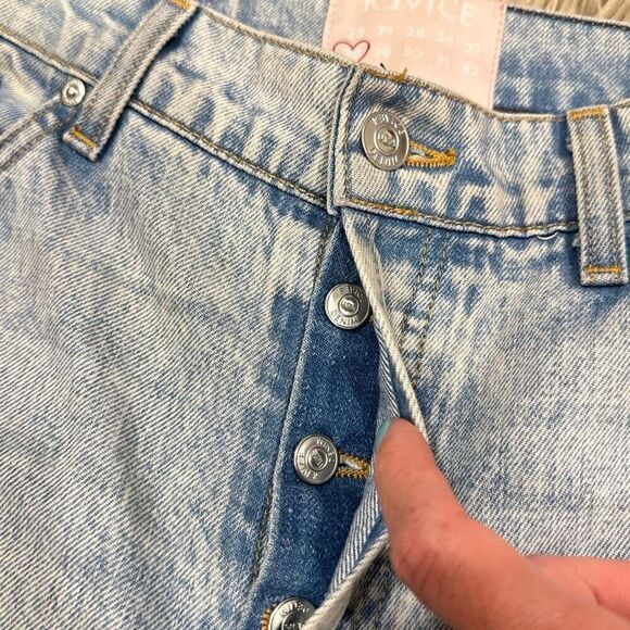 Revice distressed jeans size 28 - Picture 2 of 7